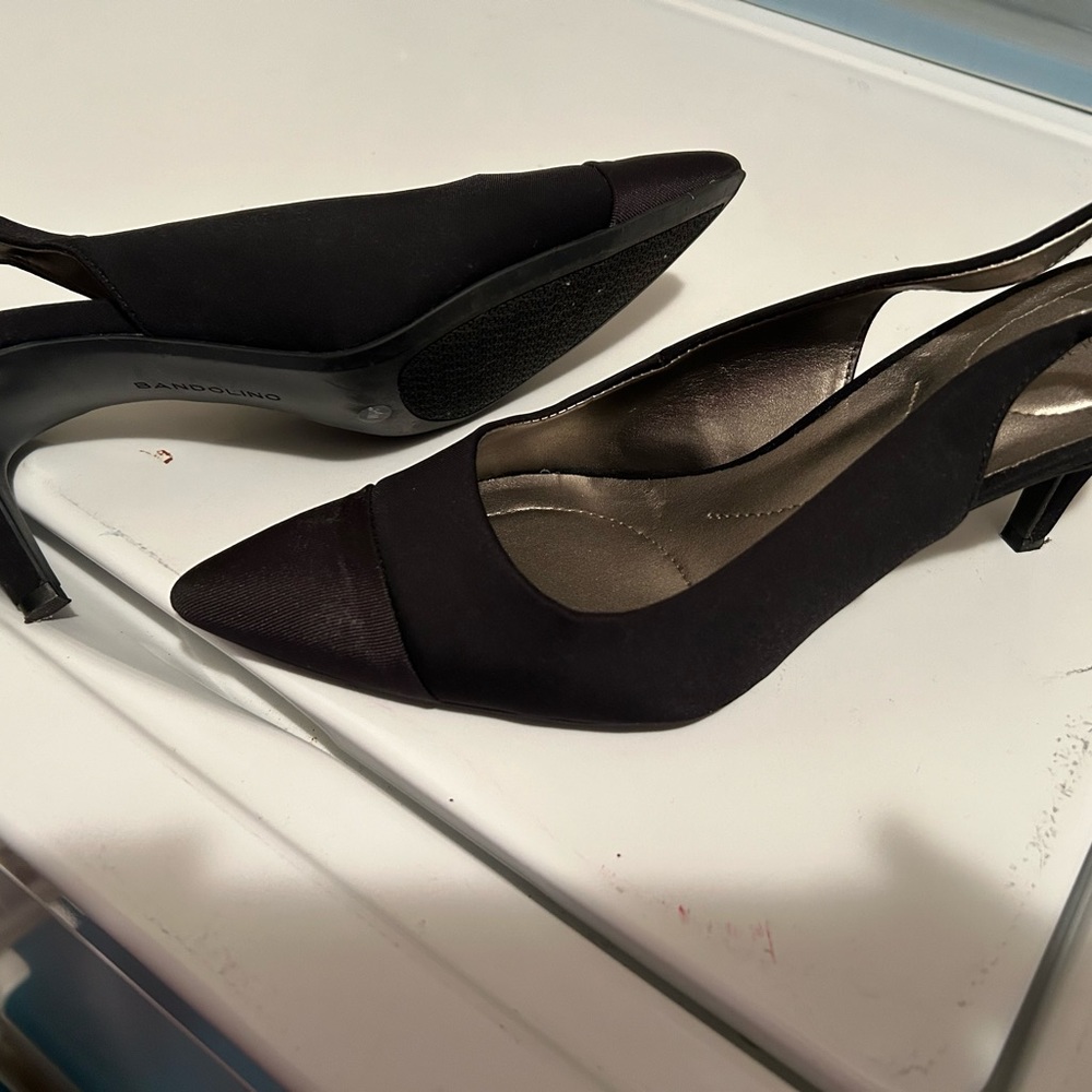 Bandolino size 10 women’s strap 2 and a half inch heeled shoe